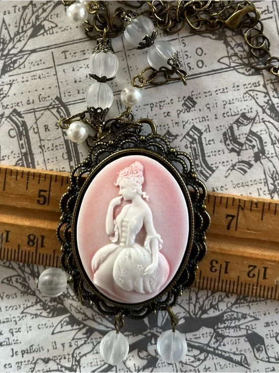 Marie Antoinette Pink Cameo Necklace Vintage Matte Czech Glass & Brass Chain - Picture 7 of 16